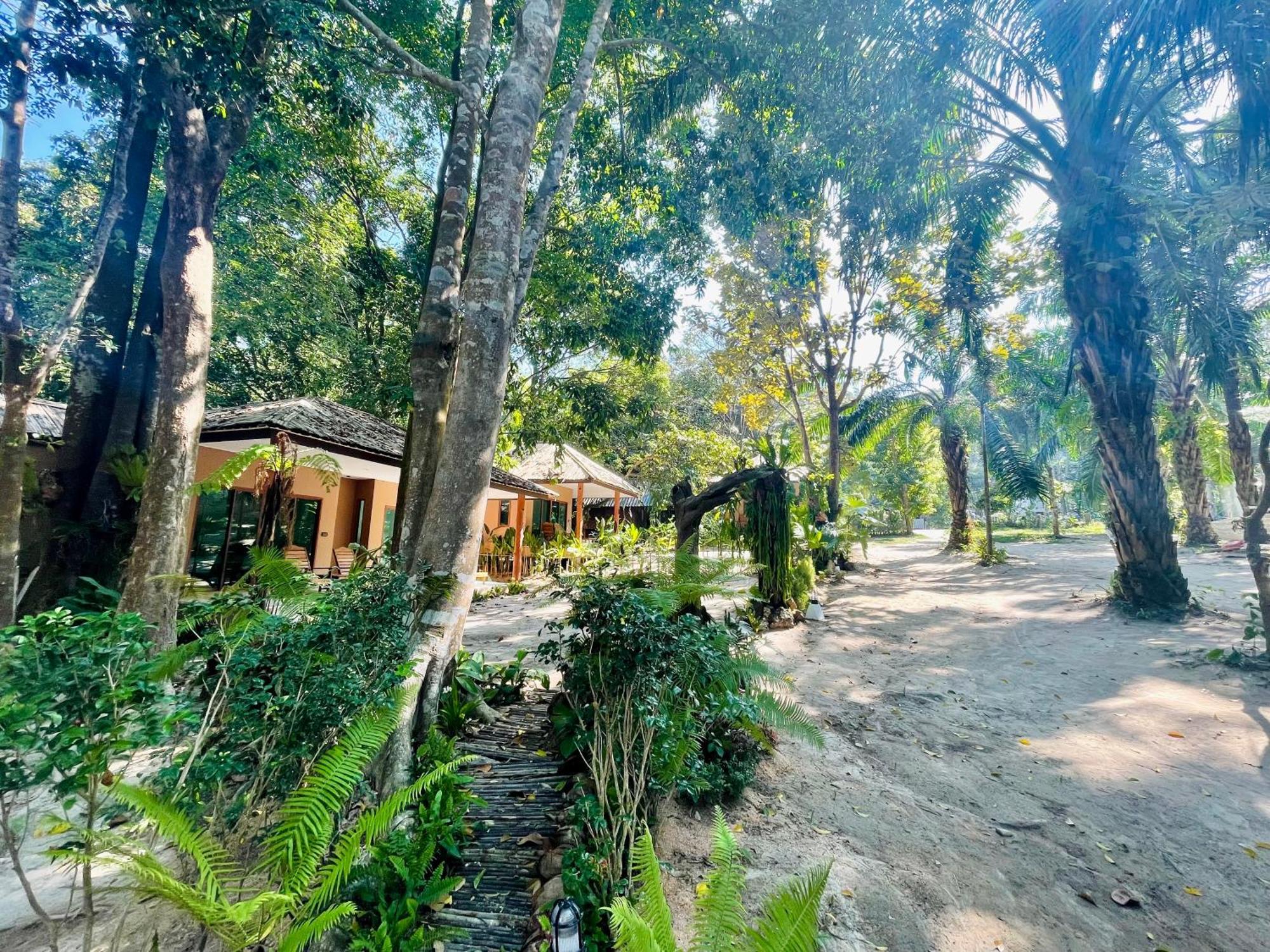 Sunny Cove Beach Resort Koh Phayam Ranong Buitenkant foto