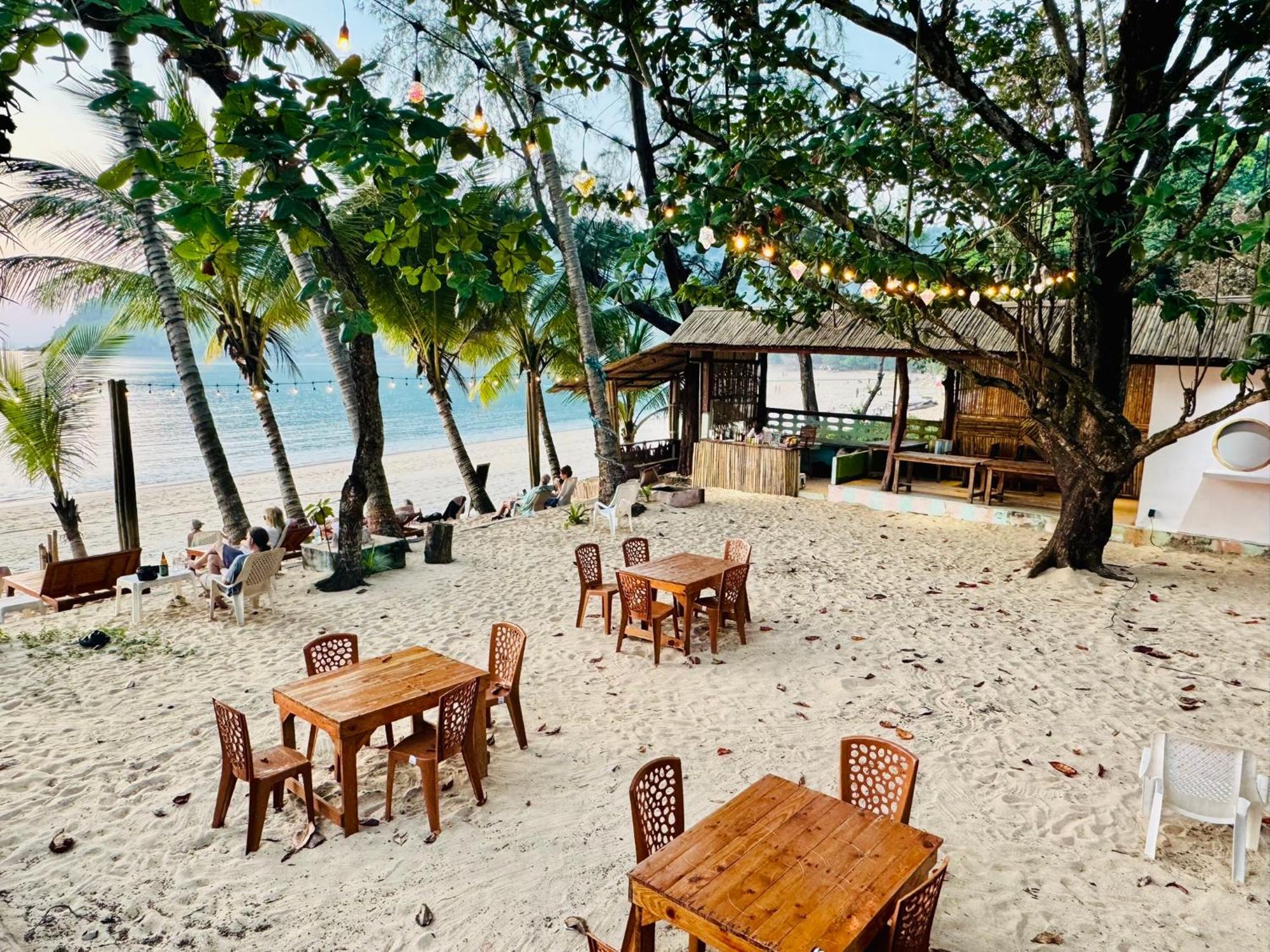Sunny Cove Beach Resort Koh Phayam Ranong Buitenkant foto