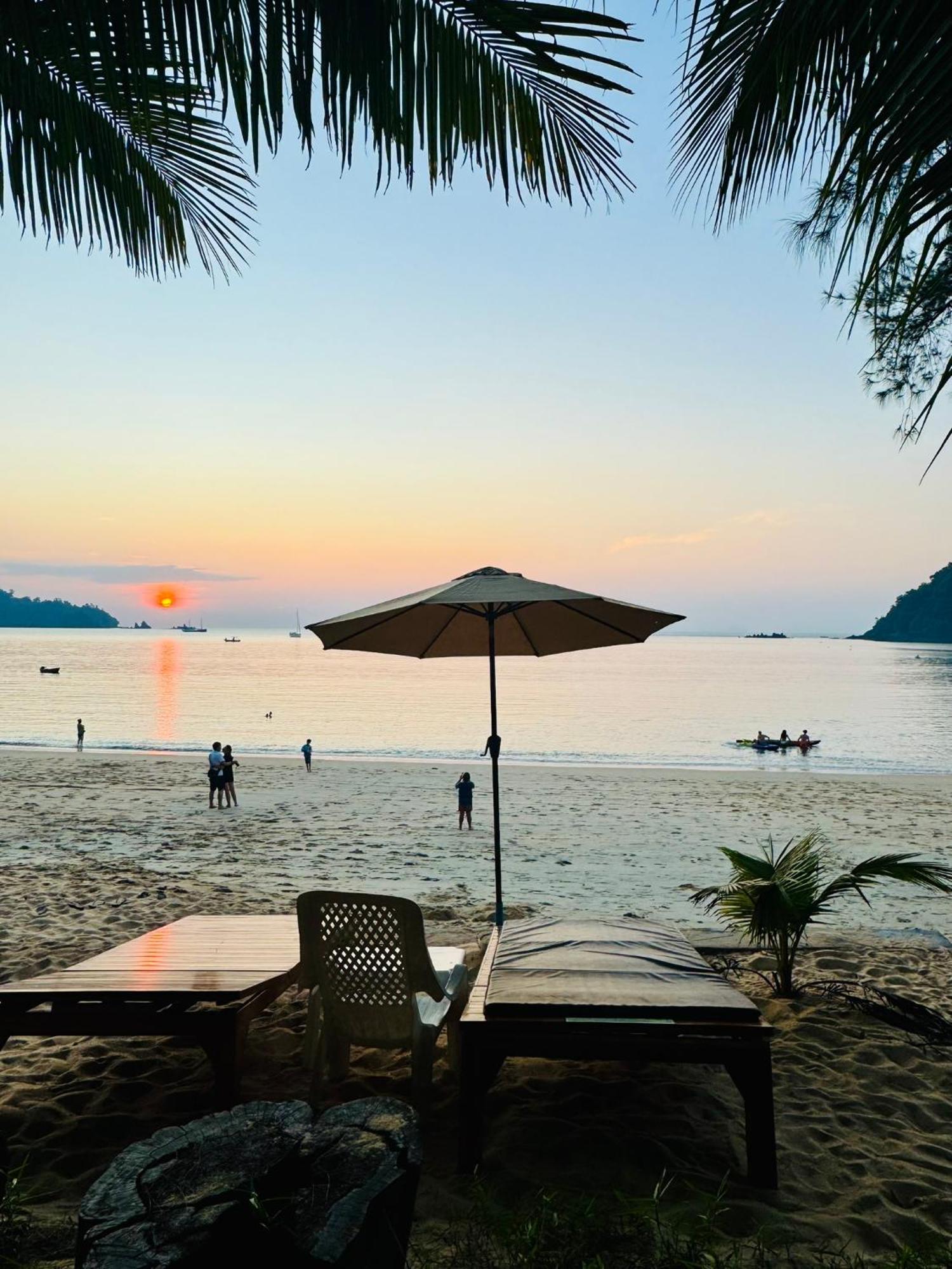 Sunny Cove Beach Resort Koh Phayam Ranong Buitenkant foto